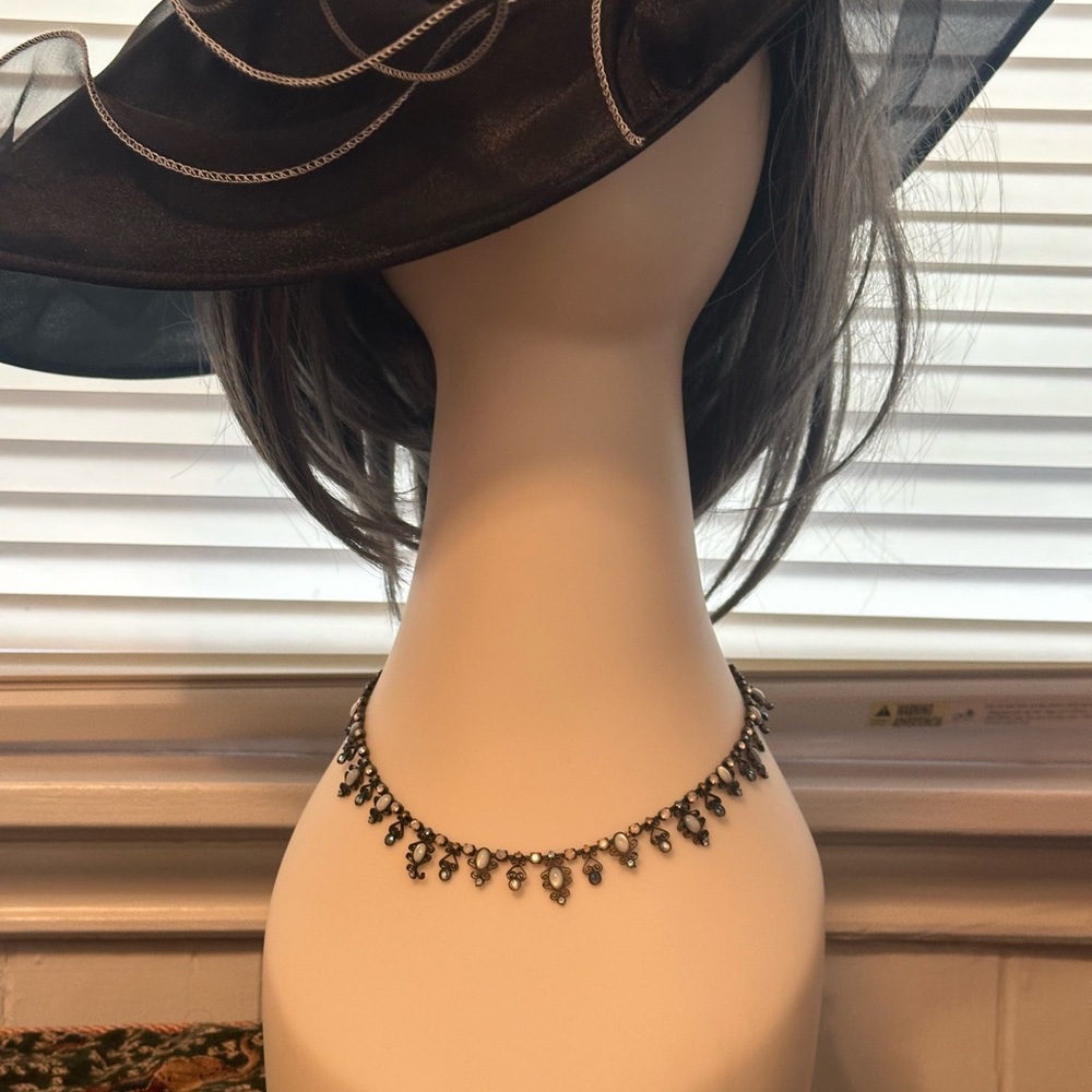 Gem and pearl necklace.